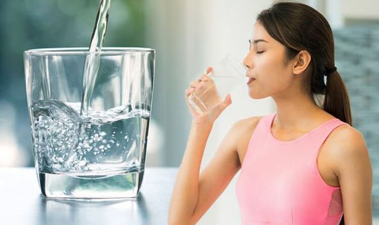 Duy trì thói quen lành mạnh là uống nhiều nước
